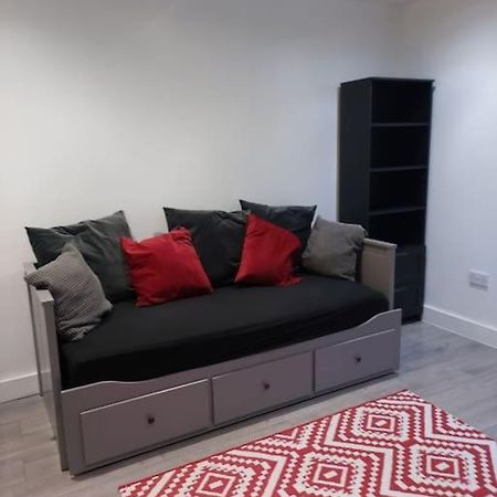 Home Away Barking บาร์คกิ้ง ภายนอก รูปภาพ