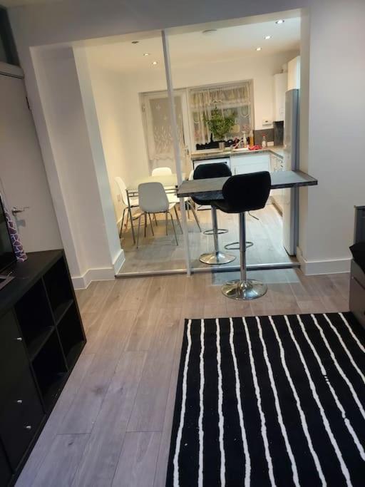 Home Away Barking บาร์คกิ้ง ภายนอก รูปภาพ