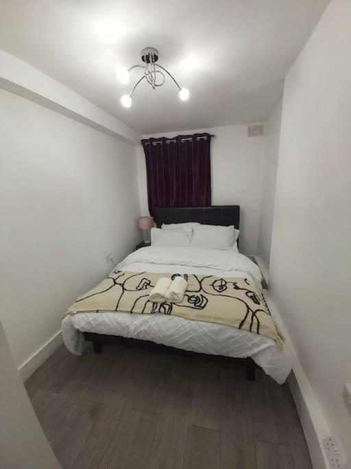 Home Away Barking บาร์คกิ้ง ภายนอก รูปภาพ