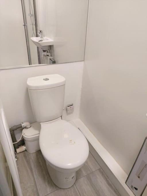Home Away Barking บาร์คกิ้ง ภายนอก รูปภาพ
