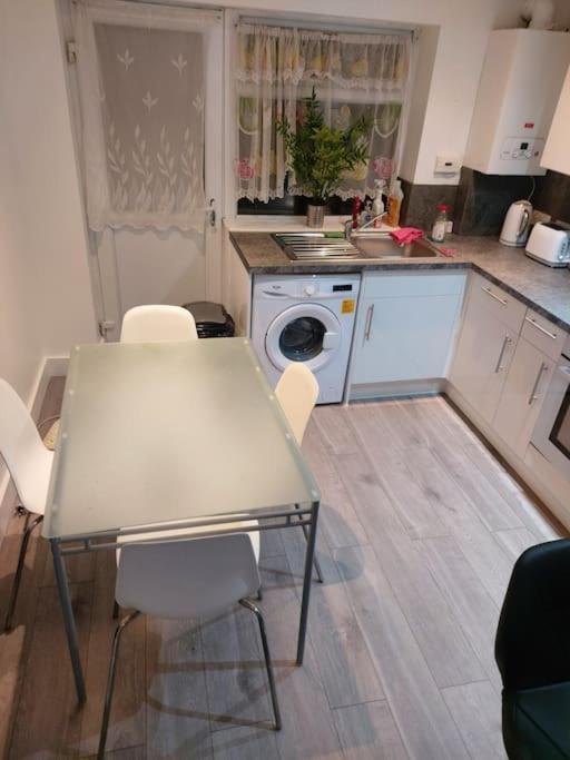 Home Away Barking บาร์คกิ้ง ภายนอก รูปภาพ