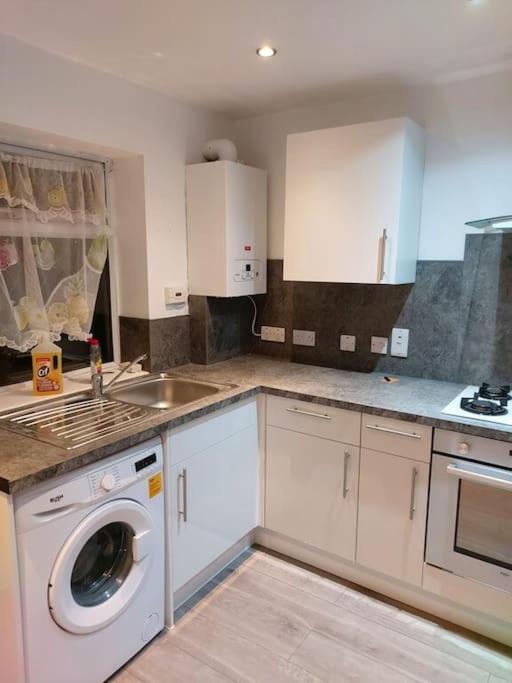 Home Away Barking บาร์คกิ้ง ภายนอก รูปภาพ