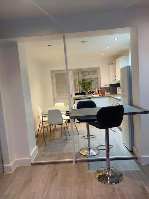 Home Away Barking บาร์คกิ้ง ภายนอก รูปภาพ