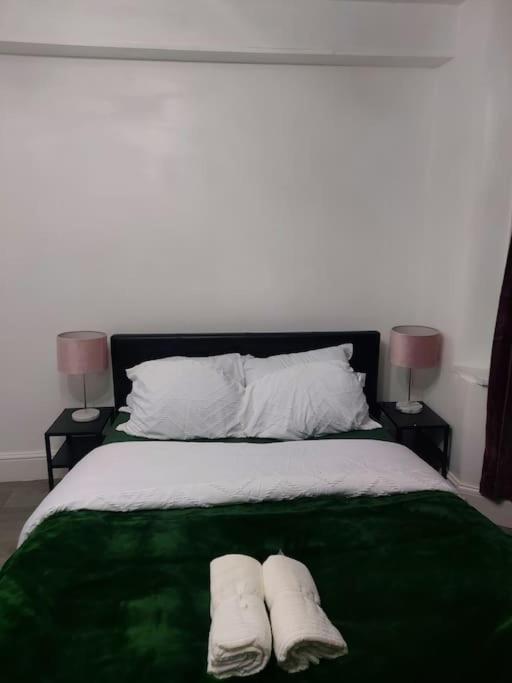 Home Away Barking บาร์คกิ้ง ภายนอก รูปภาพ
