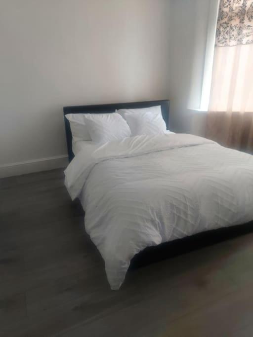 Home Away Barking บาร์คกิ้ง ภายนอก รูปภาพ